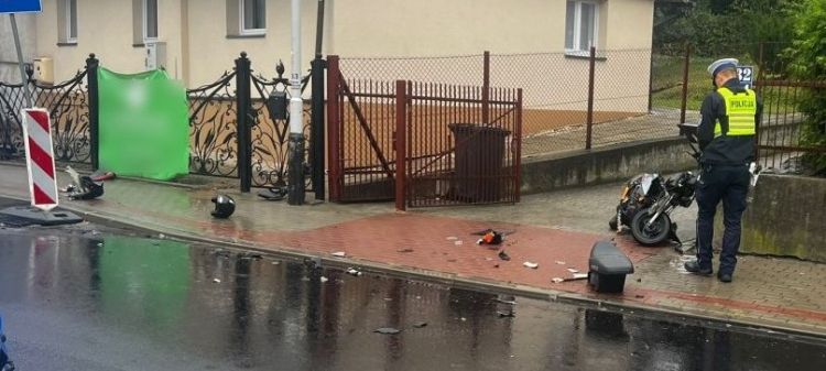 Zderzenie motoroweru z bmw. Do szpitala trafił 65-latek 1 - Polskie Radio Rzeszów Zderzenie motoroweru z bmw. Do szpitala trafił 65-latek