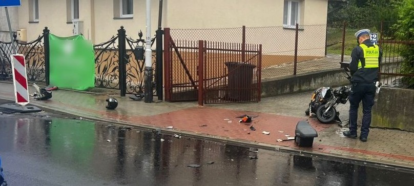 Zderzenie motoroweru z bmw. Do szpitala trafił 65-latek