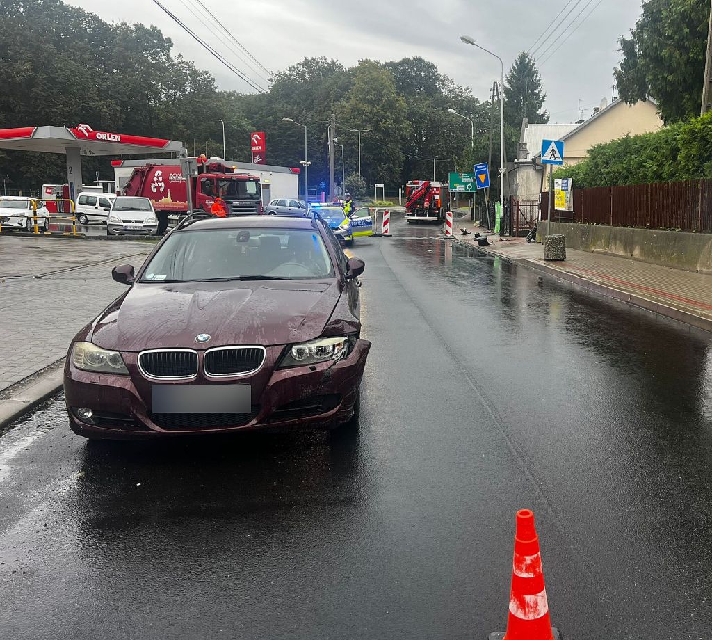 Zderzenie motoroweru z bmw. Do szpitala trafił 65-latek 3 - Polskie Radio Rzeszów Zderzenie motoroweru z bmw. Do szpitala trafił 65-latek - Polskie Radio Rzeszów