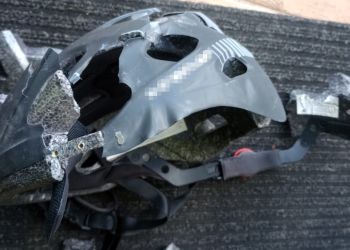 11-letni rowerzysta uderzył w ciężarówkę, życie uratował mu kask