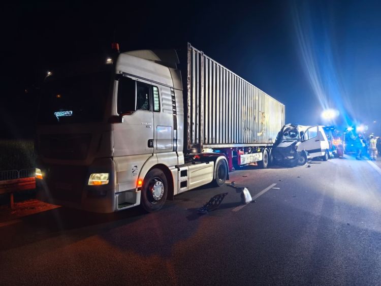 Policyjny dozór i zarzuty dla 40-latka za spowodowanie groźnego wypadku w Medyce