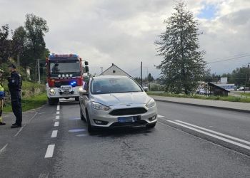 Kierujący fordem potrącił przechodzącą przez jezdnię nastolatkę