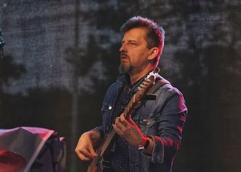 Łukasz Gorczyca, gitarzysta basowy, dla którego muzyka nie ma granic