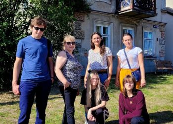 Plener malarski w żołyńskiej kamienicy „Dąbrowscy inspirują” [ZDJĘCIA]