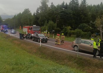 Wypadek trzech pojazdów w Zagórzu. Jedna osoba ranna [ZDJĘCIA]