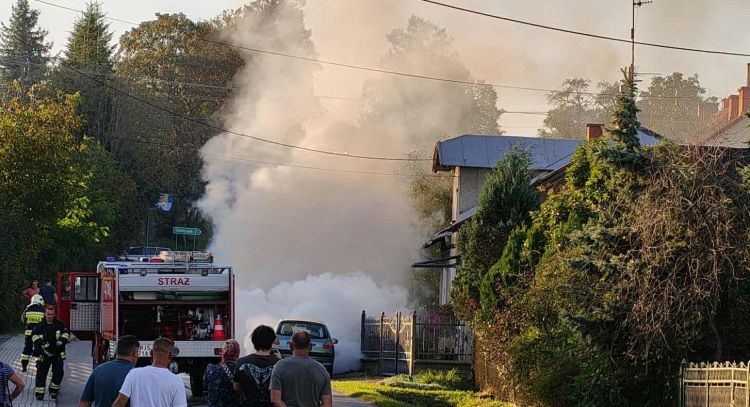 Pożar samochodu osobowego w Czeluśnicy 1 - Polskie Radio Rzeszów Pożar samochodu osobowego w Czeluśnicy