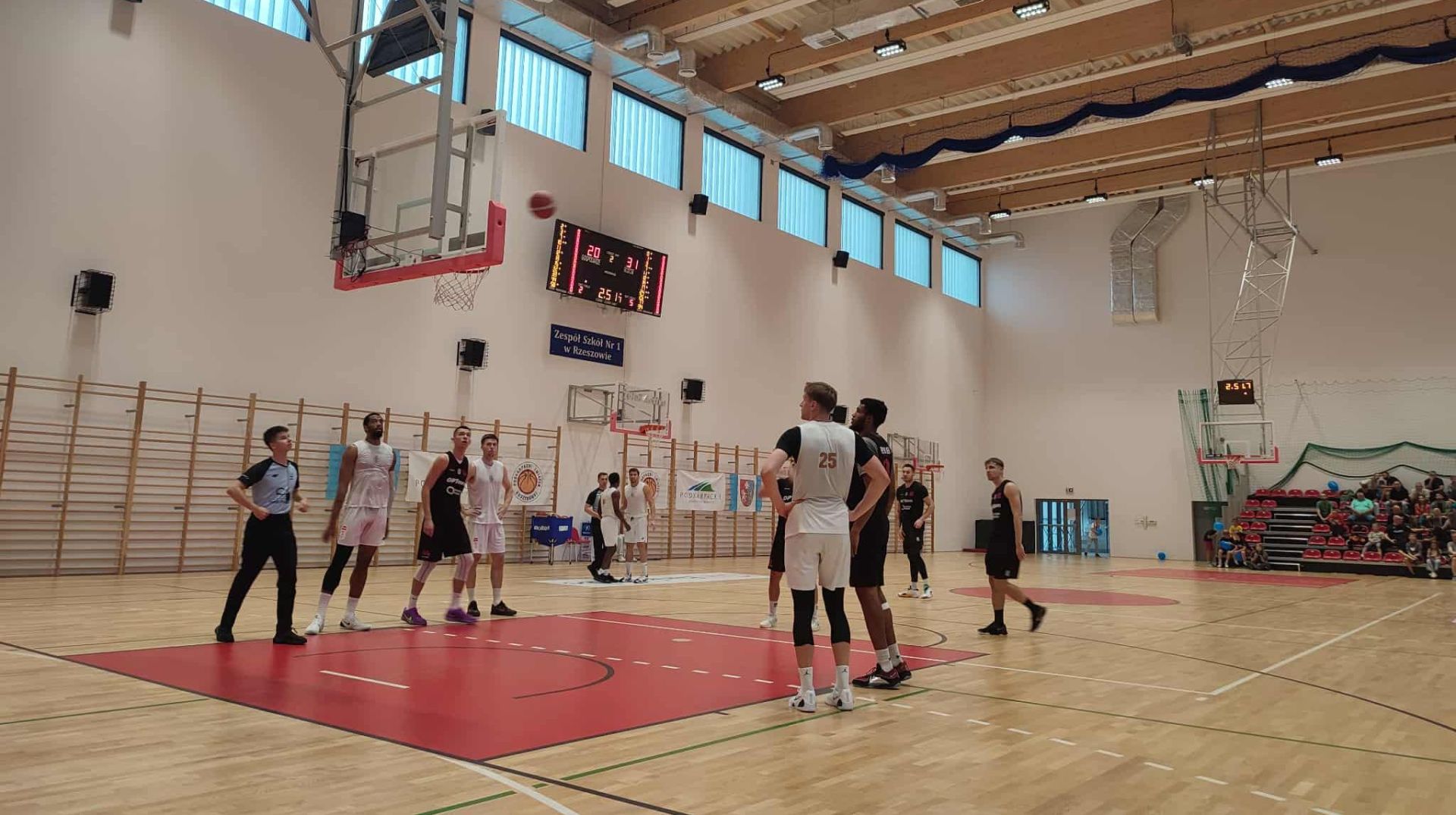 Miasto Szkła Krosno drugi raz z rzędu mistrzem Podkarpacia w koszykówce [ZDJĘCIA]