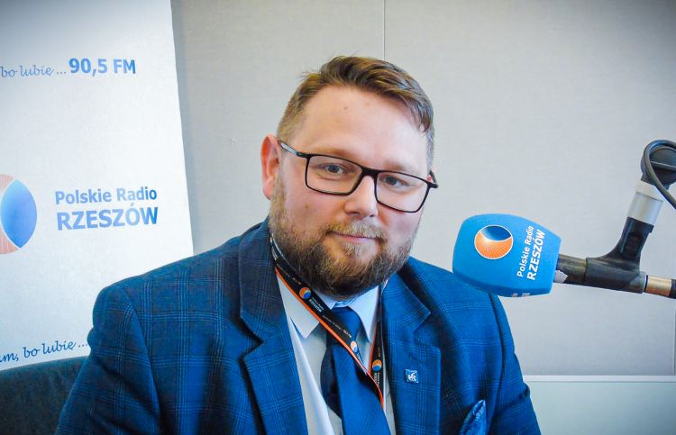 Ł. Mroczyński-Szmaj: Coraz trudniej jest rozróżniać treści wygenerowane przez AI od tych prawdziwych