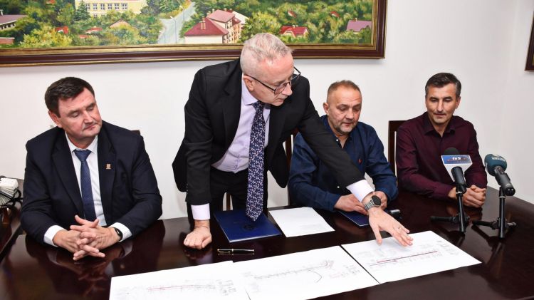 Nowe chodniki i ścieżki rowerowe w Sędziszowie Małopolskim – umowa podpisana