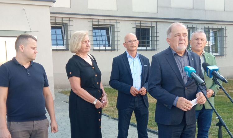 Nowe zabezpieczenia przeciwpożarowe i winda w LO nr 1 w Stalowej Woli