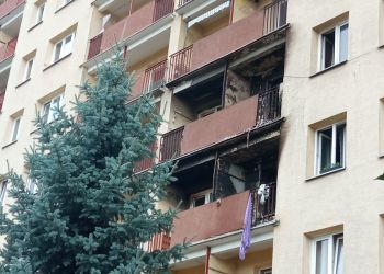 Stalowa Wola: Trwa ustalanie przyczyny pożaru w bloku przy ul. Okulickiego [ZDJĘCIA]