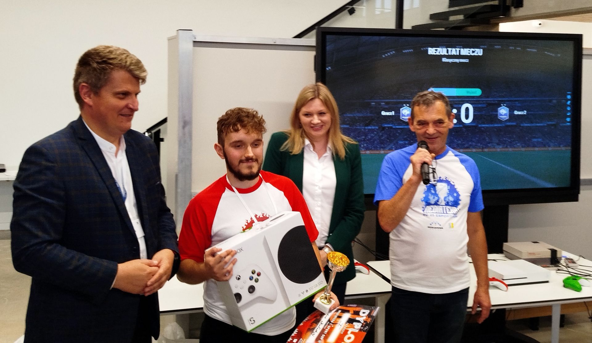 Rywalizacja na wirtualnym boisku w Sanoku 3 - Polskie Radio Rzeszów Rywalizacja na wirtualnym boisku w Sanoku - Polskie Radio Rzeszów