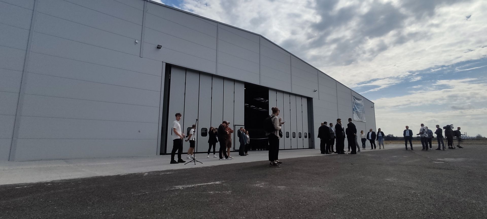 Nowy hangar otwarty! Lotnisko Mielec inwestuje w rozwój [ZDJĘCIA]