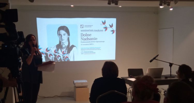 Seminarium naukowe „Dolne Nadsanie. Problematyka stroju regionalnego” w Muzeum Regionalnym w Stalowej Woli [ZDJĘCIA]