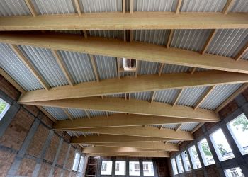 Drewno wraca do łask – ekologiczne i nowoczesne konstrukcje na budowach