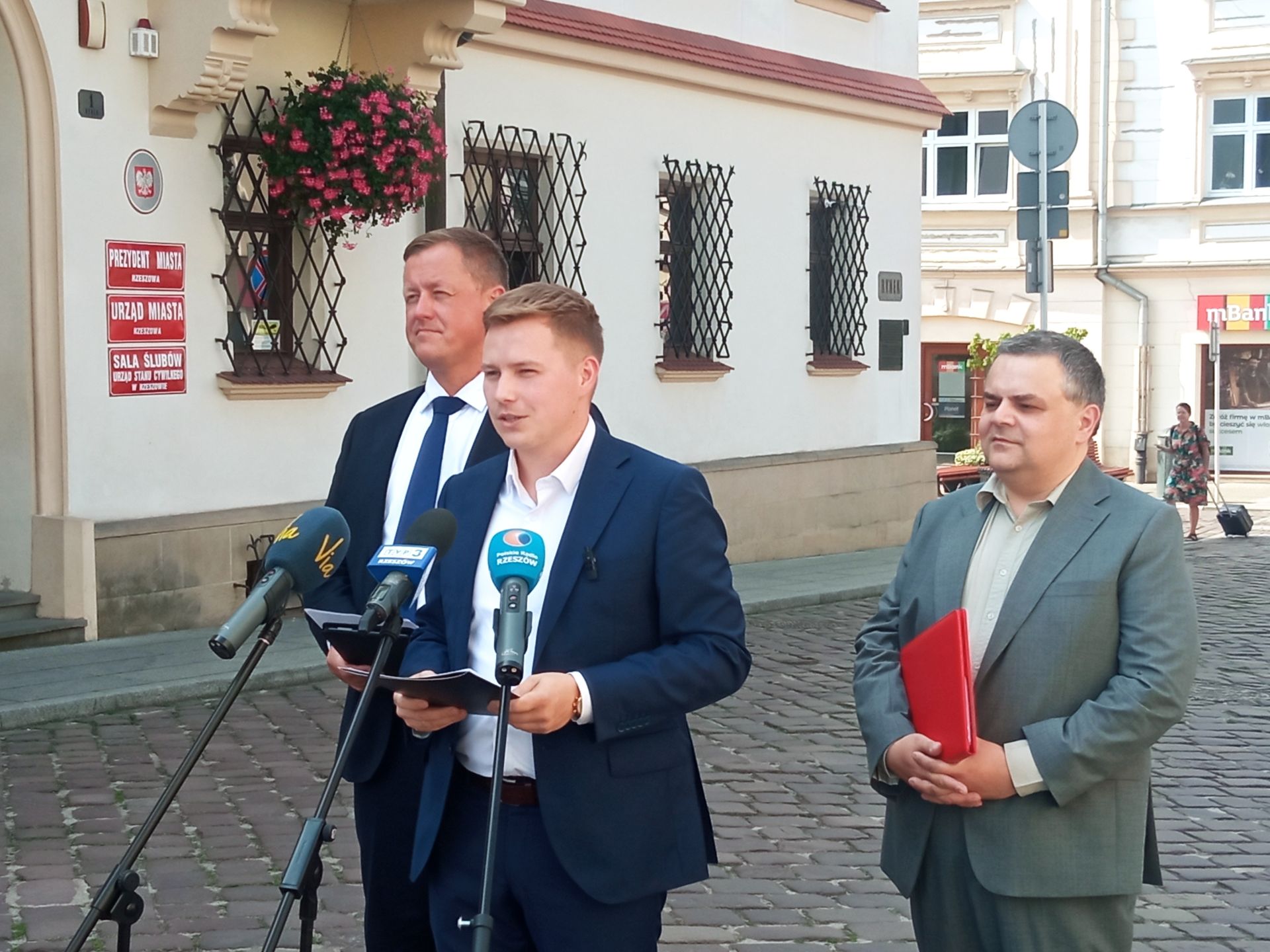 Stan ruchu drogowego w Rzeszowie przedmiotem krytyki podkarpackich działaczy Konfederacji