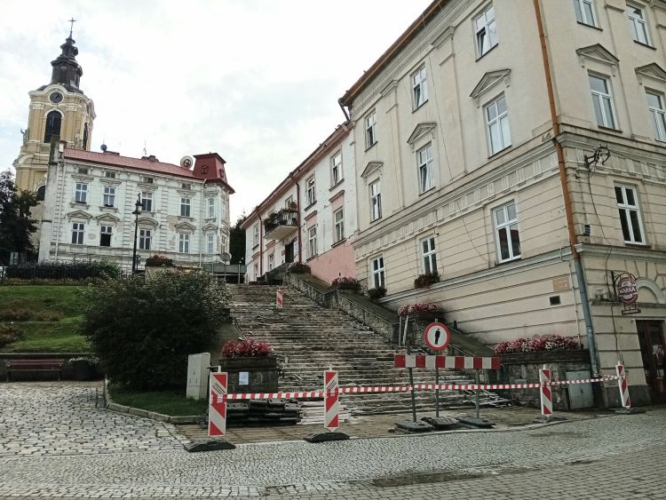 Rozpoczął się remont Schodów Rycerskich 1 - Polskie Radio Rzeszów Rozpoczął się remont Schodów Rycerskich