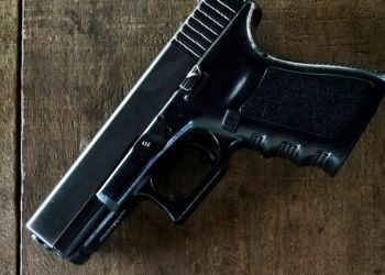 Strzelał z przerobionej broni hukowej. 74-latek z Przemyśla stanie przed sądem