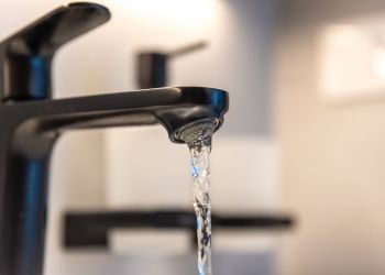 Woda w gminie Frysztak niezdatna do picia. W próbkach wykryto bakterie