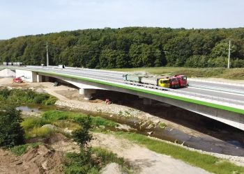 18 ciężarówek sprawdziło konstrukcję estakady na S19