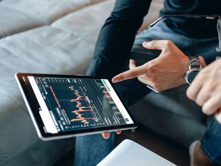 Inflacja spada, ale gospodarka wciąż pełna znaków zapytania – ocenia ekonomista Artur Chmaj