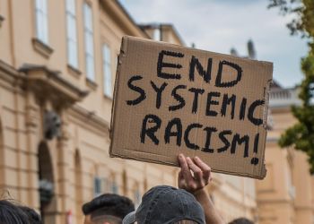 Londyn: 26 rannych policjantów po demonstracji skrajnej prawicy. Premier reaguje