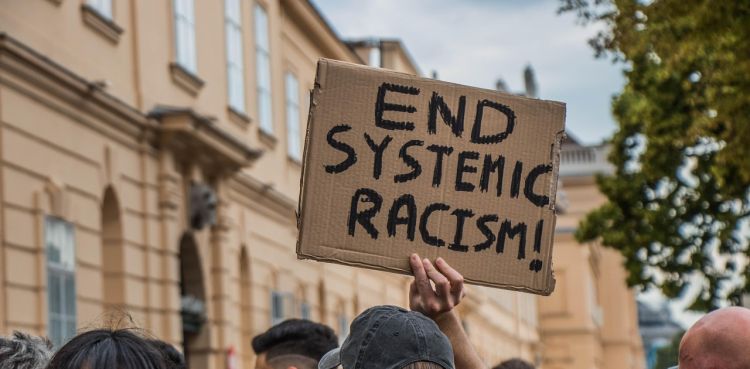 Londyn: 26 rannych policjantów po demonstracji skrajnej prawicy. Premier reaguje