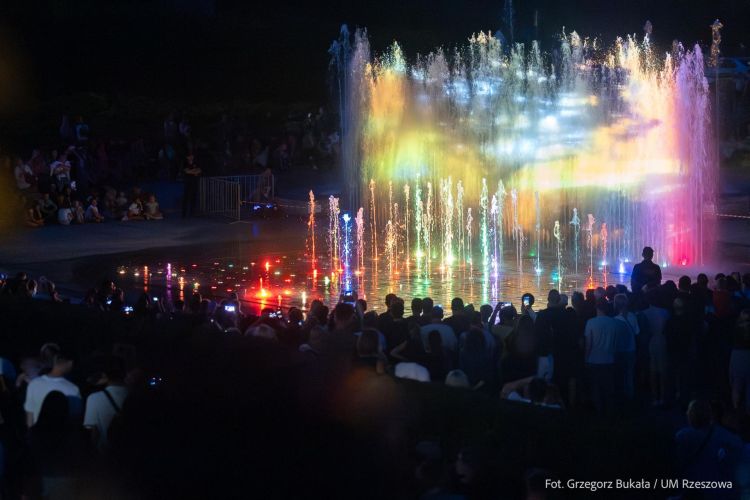 Rzeszowska fontanna multimedialna kończy sezon pokazem specjalnym