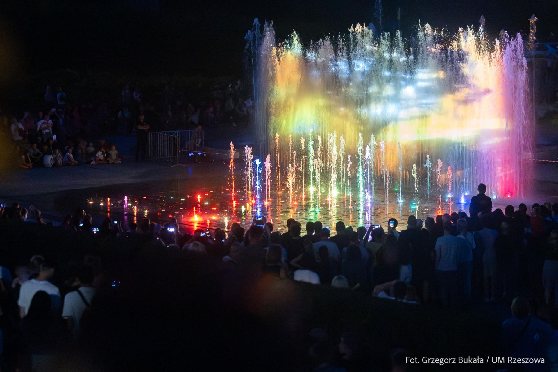 Rzeszowska fontanna multimedialna kończy sezon pokazem specjalnym