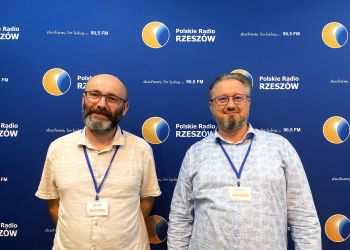 Mozaiki Filharmonii Podkarpackiej pod banerami reklamowymi. Ochrona dzieł sztuki w przestrzeni publicznej