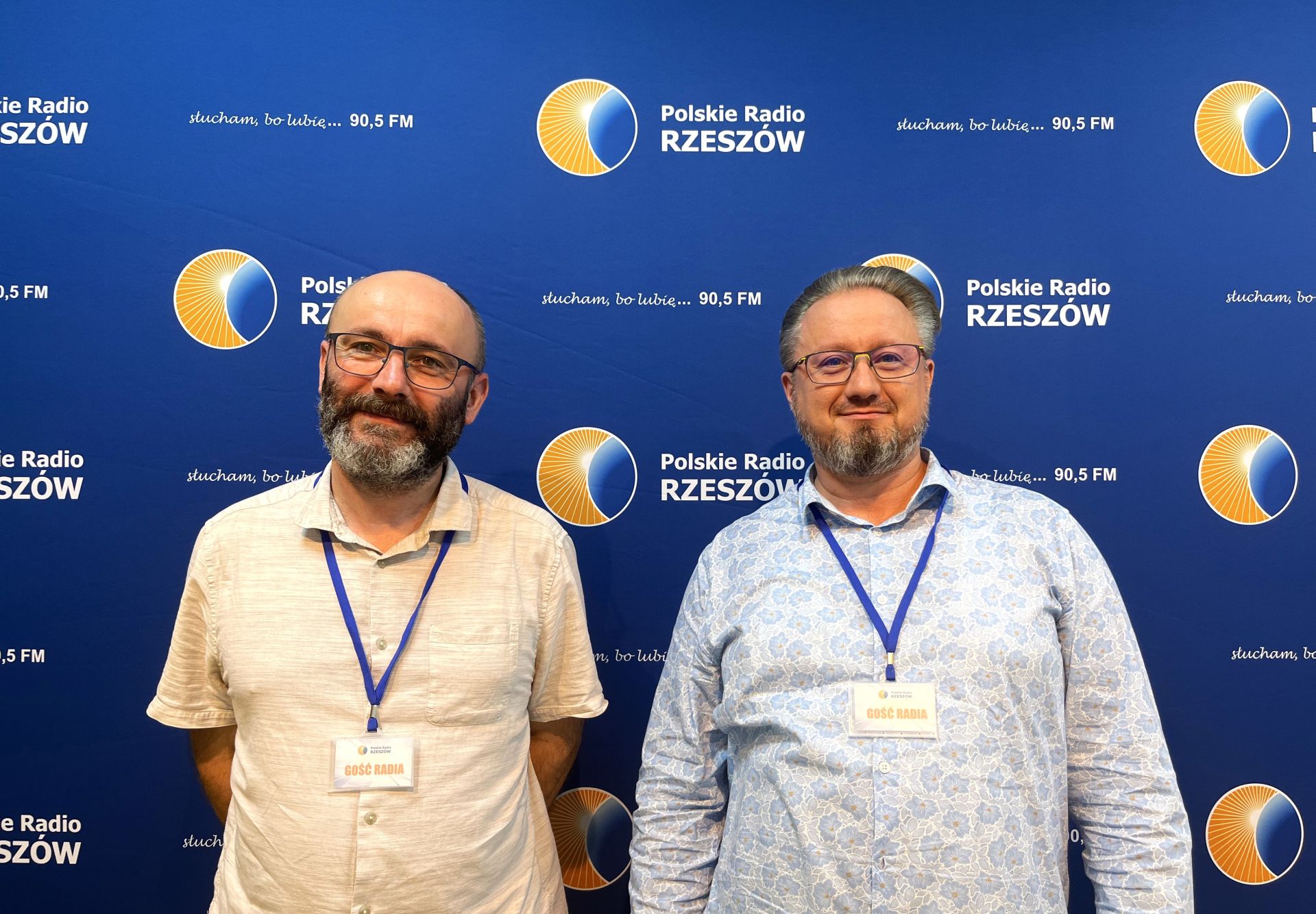 Mozaiki Filharmonii Podkarpackiej pod banerami reklamowymi. Ochrona dzieł sztuki w przestrzeni publicznej