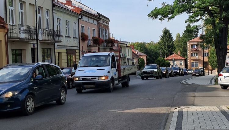 Mieszkańcy Tyczyna skarżą się na coraz większe korki w centrum miasta 1 - Polskie Radio Rzeszów Mieszkańcy Tyczyna skarżą się na coraz większe korki w centrum miasta