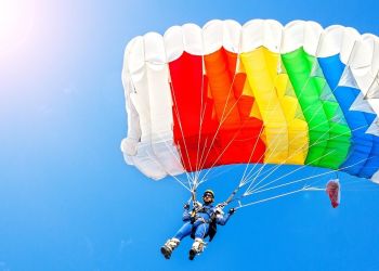 Wypadek spadochroniarza na lotnisku w Krośnie