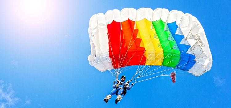 Wypadek spadochroniarza na lotnisku w Krośnie