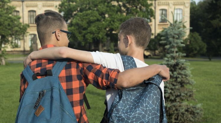 Przeciw przemocy: jak wspierać młodych chłopaków