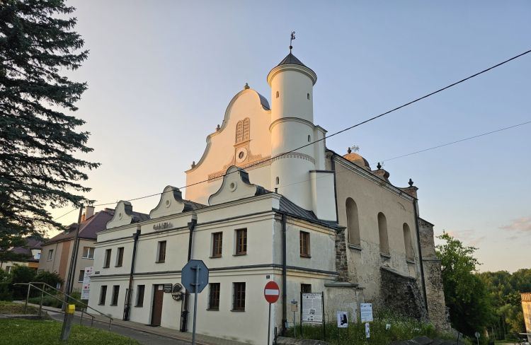 Kolejny etap renowacji synagogi w Lesku