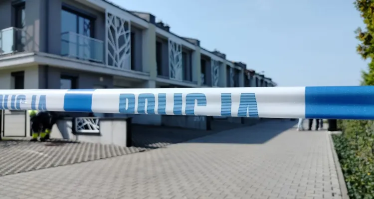 Śledztwo w sprawie pożaru szeregówek. Zarzuty usłyszał właściciel jednego z domów