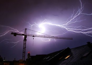 Alert pogodowy dla części Podkarpacia. Ulewne deszcze, grad i silny wiatr