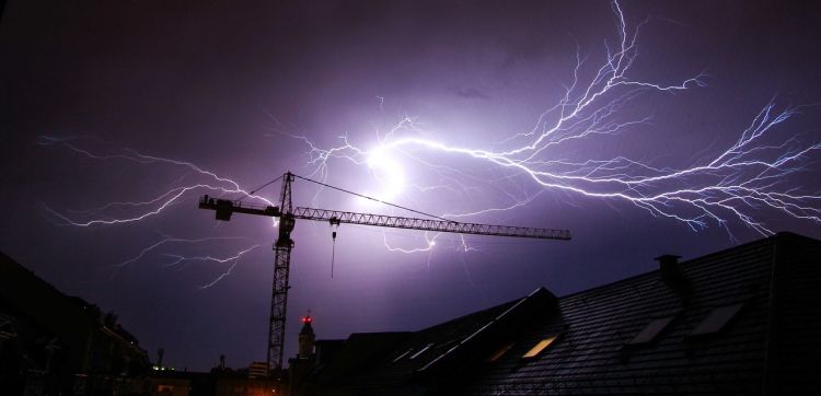 Alert pogodowy dla części Podkarpacia. Ulewne deszcze, grad i silny wiatr