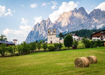 Prof. UAM dr hab. Maksymilian Stanulewicz: Kościół katolicki otrzymał od państwa blisko 150 tys. hektarów ziemi