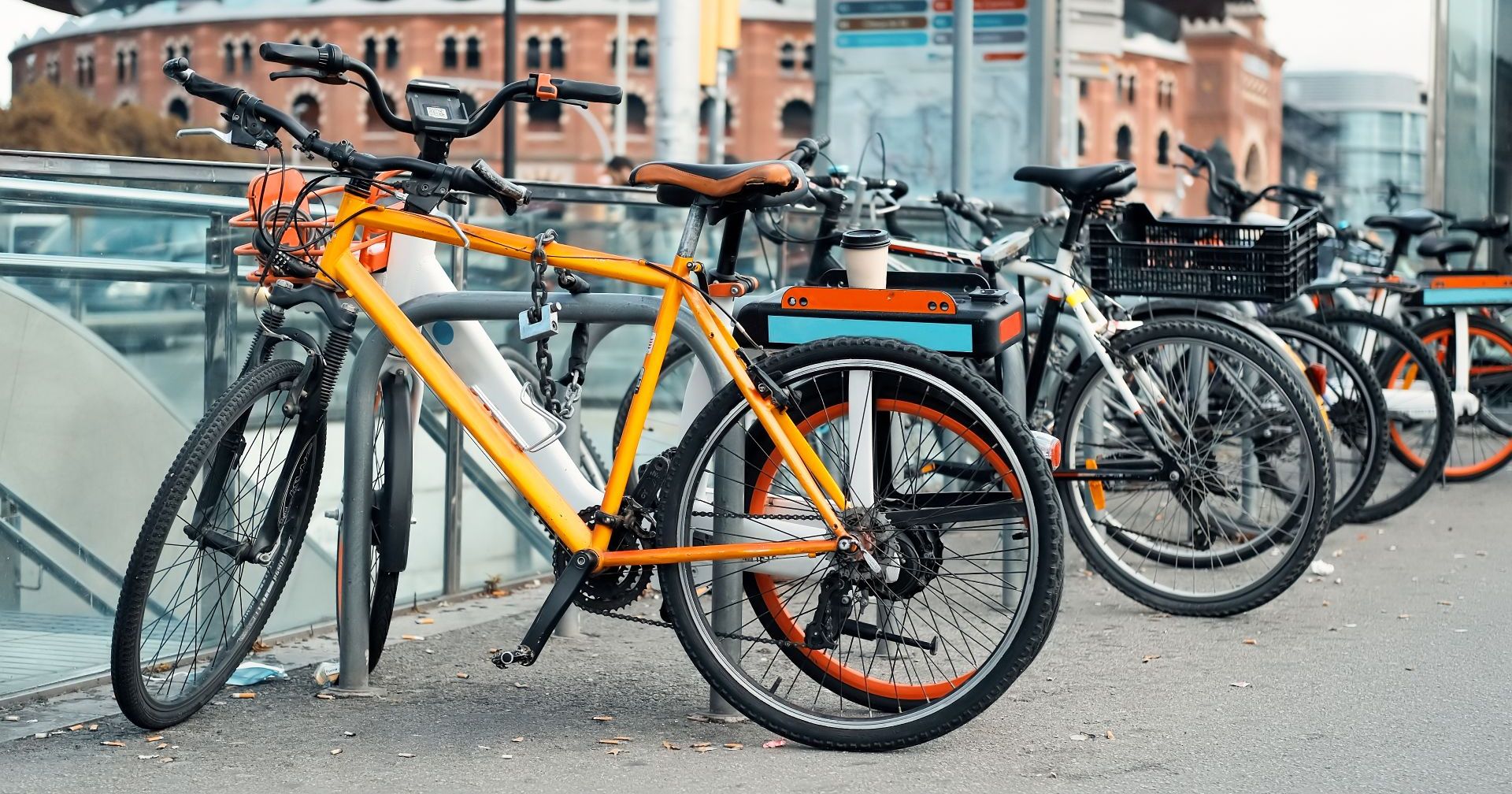 Akcja znakowania rowerów w Rzeszowie. Straż Miejska zabezpiecza jednoślady