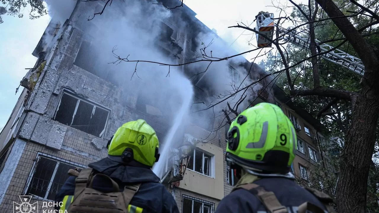 Podczas rosyjskiego ostrzału pocisk uderzył w polską ambasadę w Kijowie 2 - Polskie Radio Rzeszów Podczas rosyjskiego ostrzału pocisk uderzył w polską ambasadę w Kijowie - Polskie Radio Rzeszów