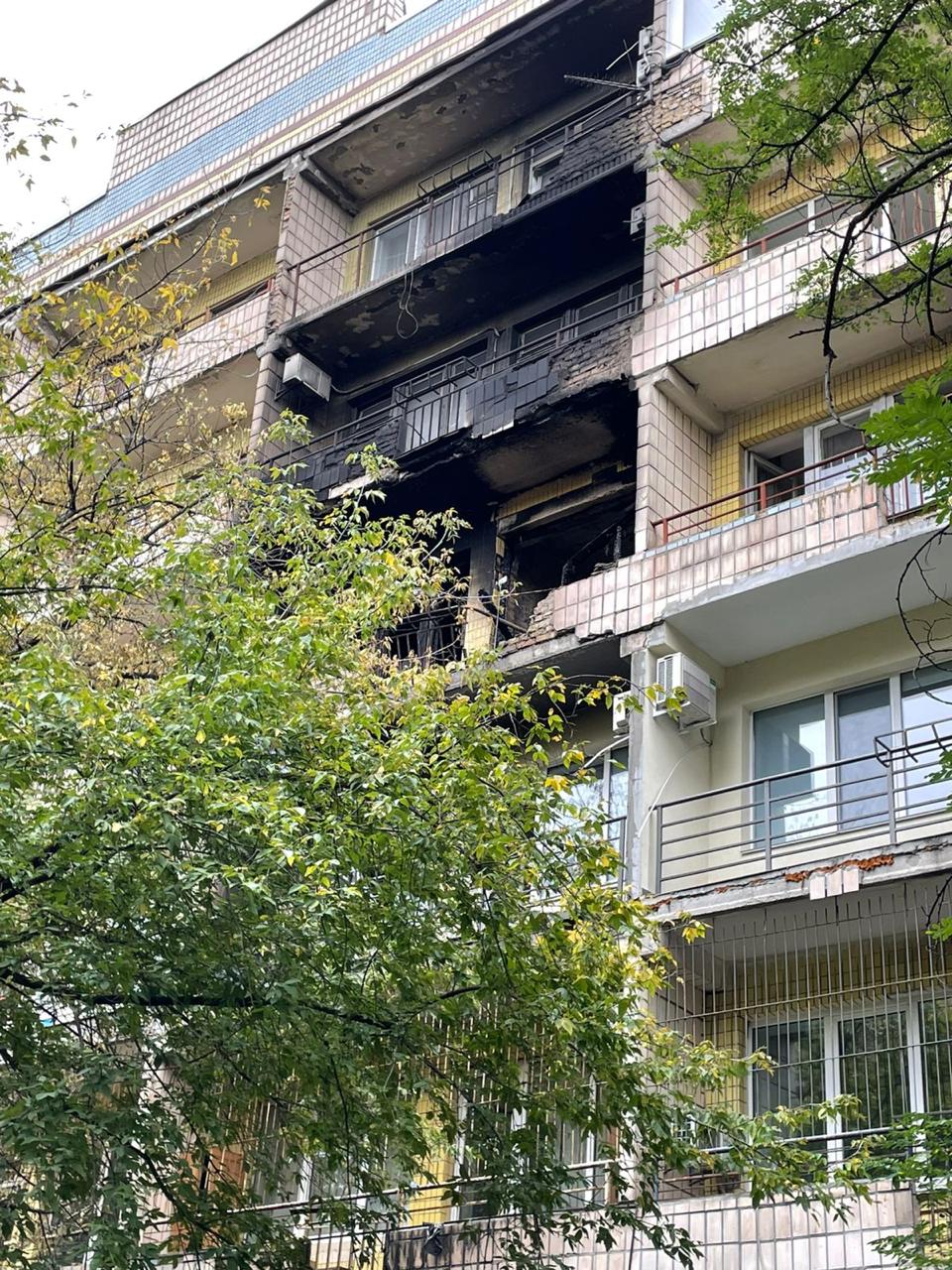 Podczas rosyjskiego ostrzału pocisk uderzył w polską ambasadę w Kijowie 5 - Polskie Radio Rzeszów Podczas rosyjskiego ostrzału pocisk uderzył w polską ambasadę w Kijowie - Polskie Radio Rzeszów