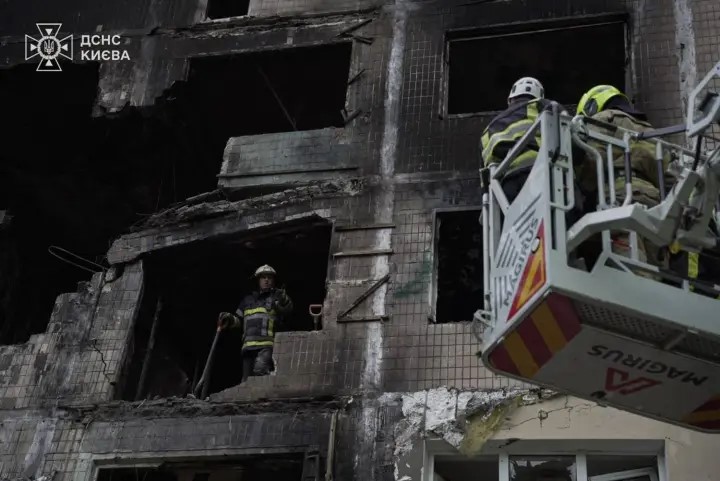 Podczas rosyjskiego ostrzału pocisk uderzył w polską ambasadę w Kijowie 4 - Polskie Radio Rzeszów Podczas rosyjskiego ostrzału pocisk uderzył w polską ambasadę w Kijowie - Polskie Radio Rzeszów