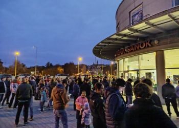 Przerwany mecz hokeja. Ewakuacja Areny Sanok [AKTUALIZACJA, ZDJĘCIA]