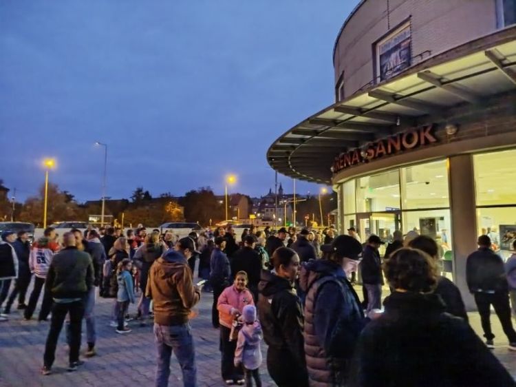 Przerwany mecz hokeja. Ewakuacja Areny Sanok [AKTUALIZACJA, ZDJĘCIA]