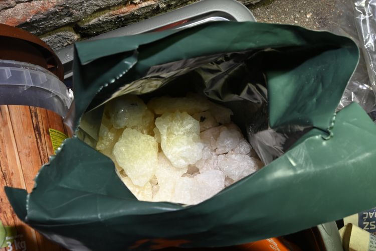 48-latek ukrywał narkotyki, tabletki na potencję i nielegalne papierosy