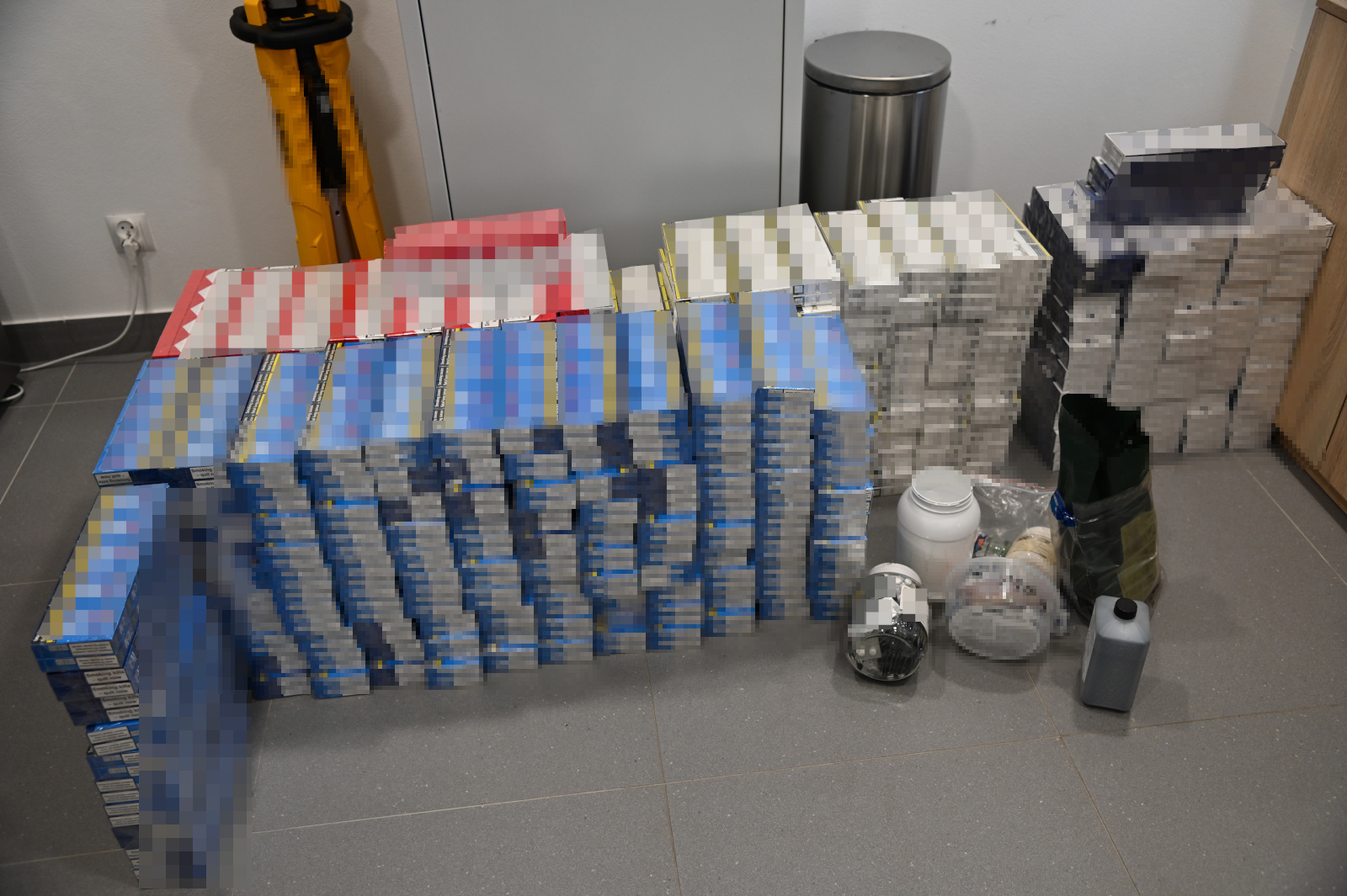 48-latek ukrywał narkotyki, tabletki na potencję i nielegalne papierosy - Polskie Radio Rzeszów