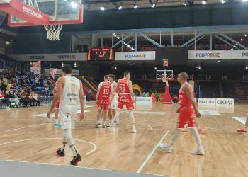 Koszykarze OPTeam Energii Polskiej Resovii na prowadzeniu po pierwszej połowie meczu z Polonią Leszno [ZDJĘCIA]