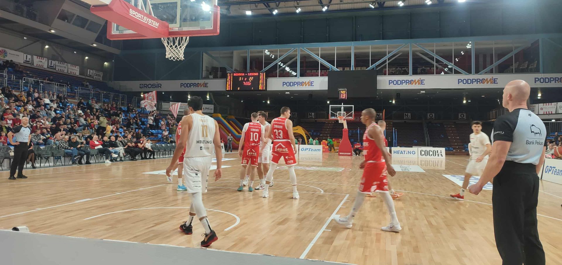 Koszykarze OPTeam Energii Polskiej Resovii na prowadzeniu po pierwszej połowie meczu z Polonią Leszno [ZDJĘCIA]